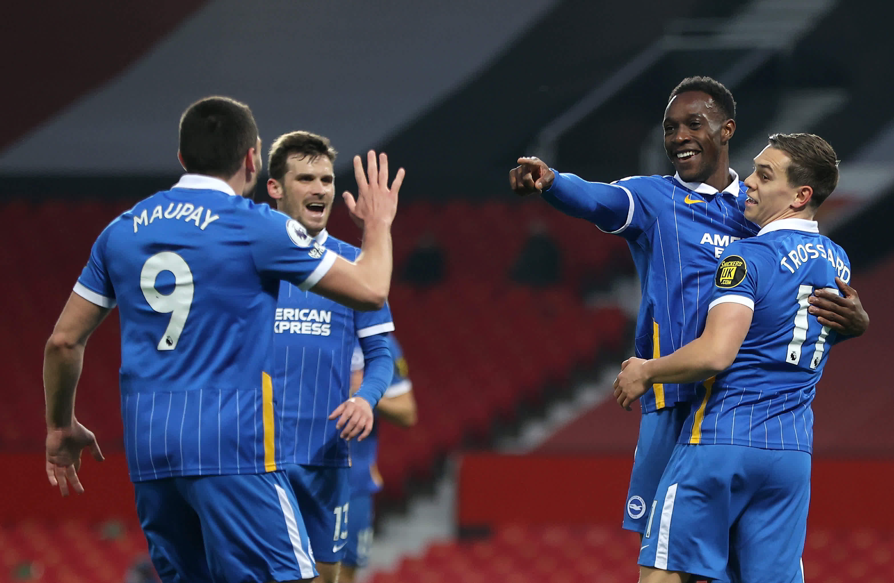 通过社区互 通过社区互